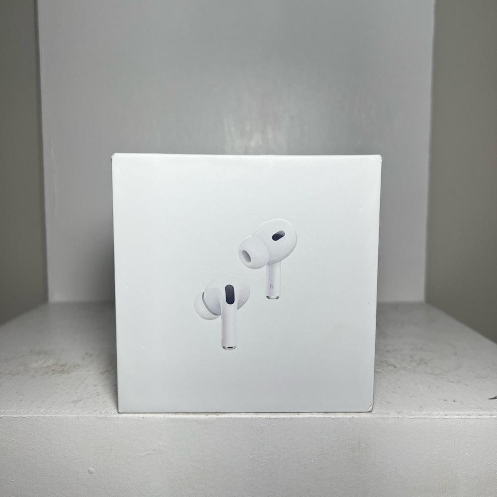 AirPods Pro (2nd generation) with MagSafe Charging Case (USB-C)